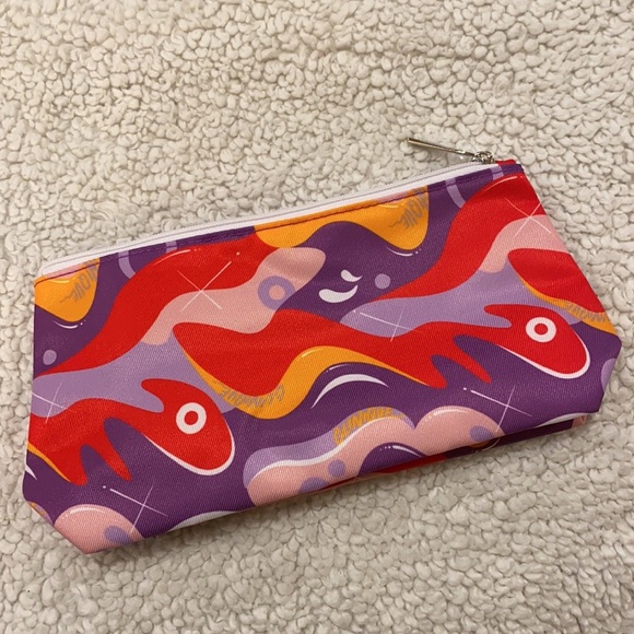 CLINIQUE Cosmetics Bag - Picture 6 of 9